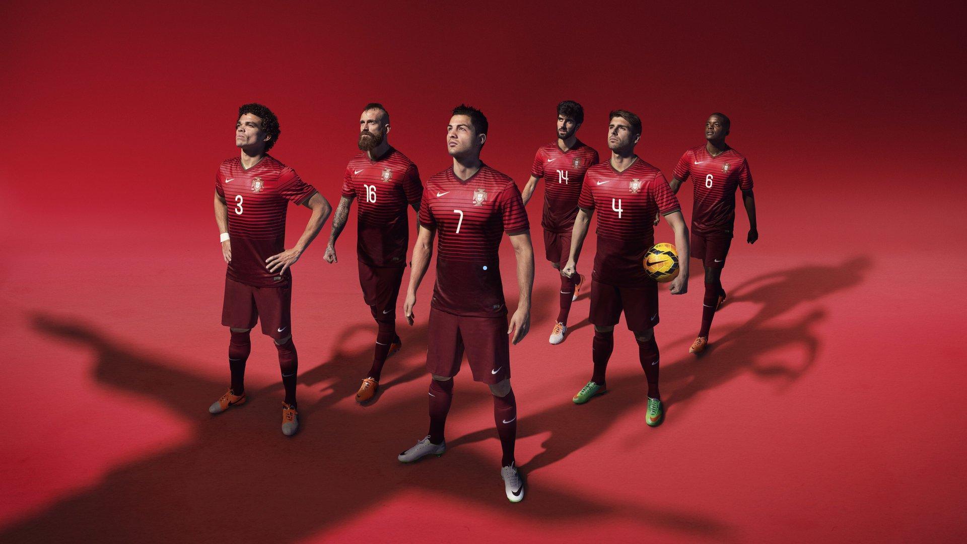 国足左后卫危机现曙光？24岁华裔后卫主动示好，足协审议成转折点