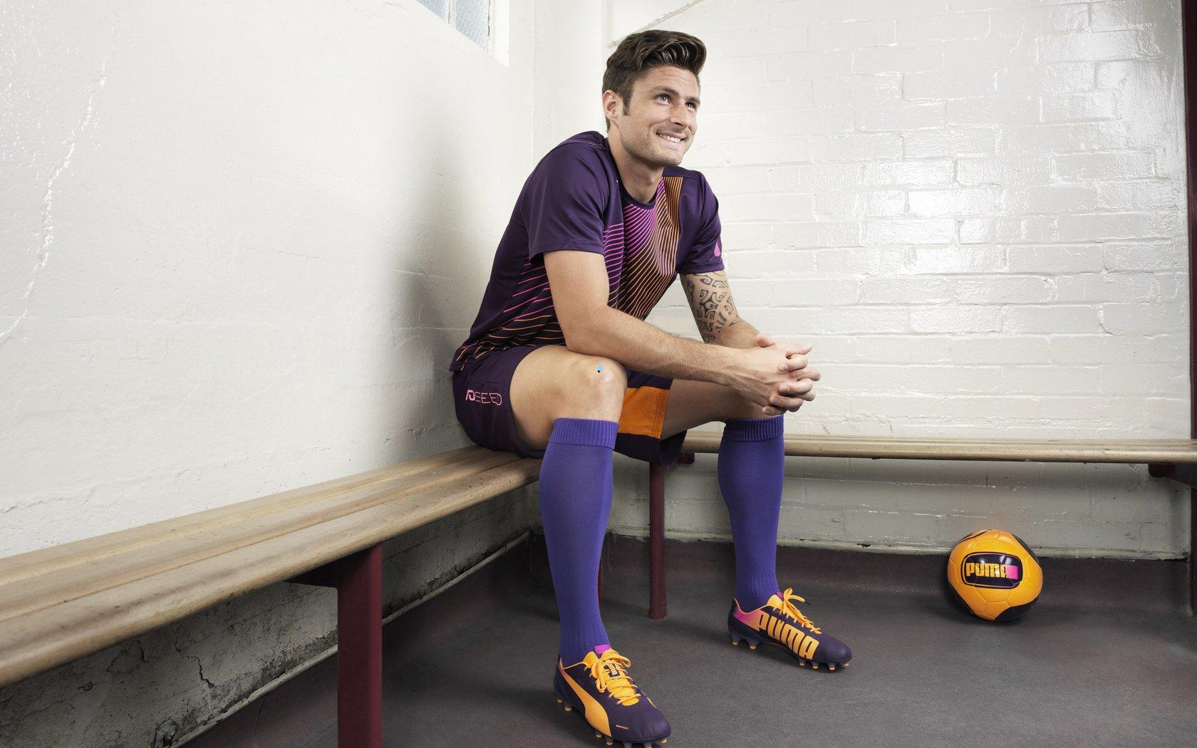 曼联德比首发泄密风波再起，内部调查启动，穆帅时代顽疾阴影笼罩