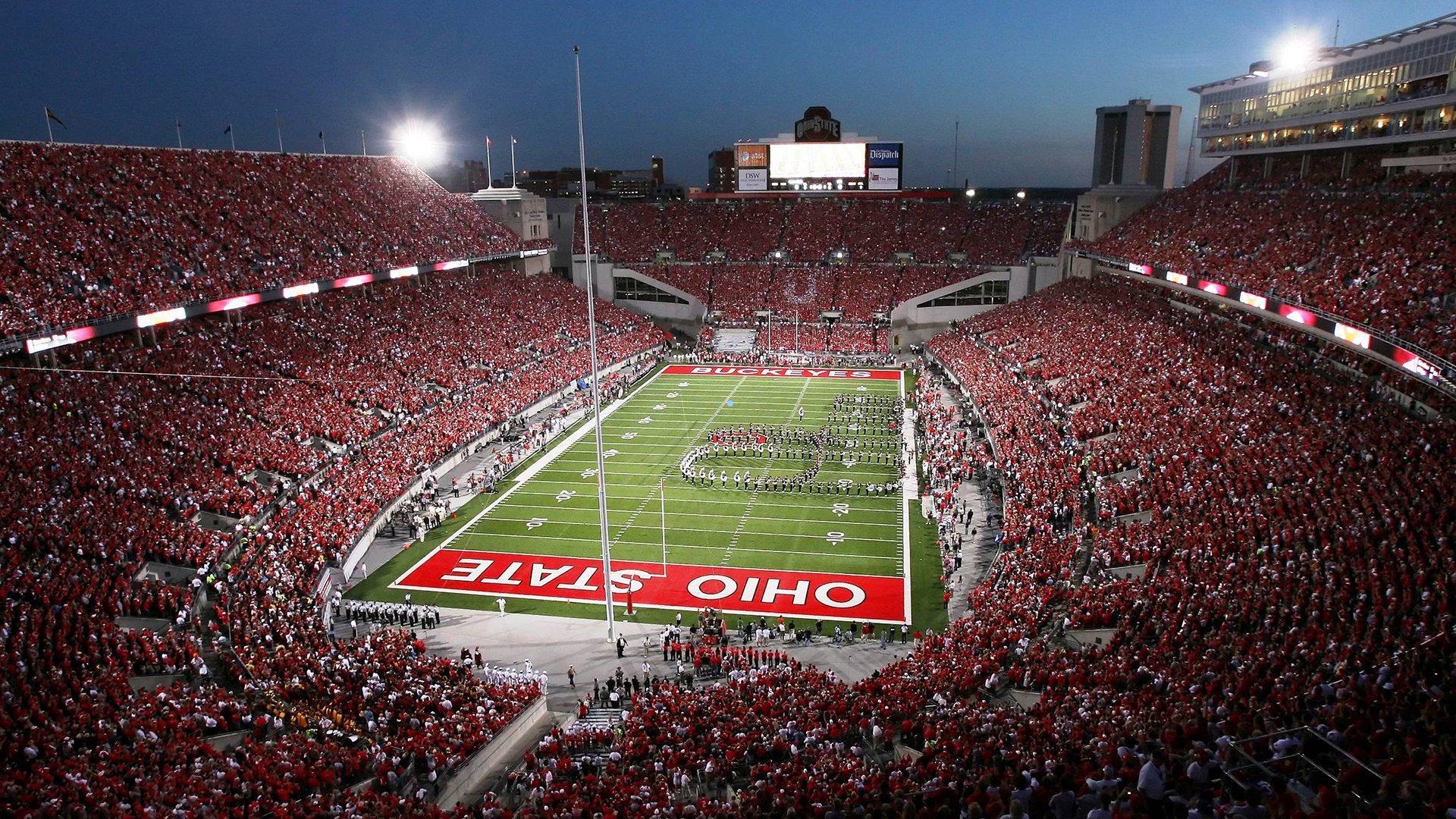 门将失误再累C罗，全场高呼梅西之名嘲讽巨星