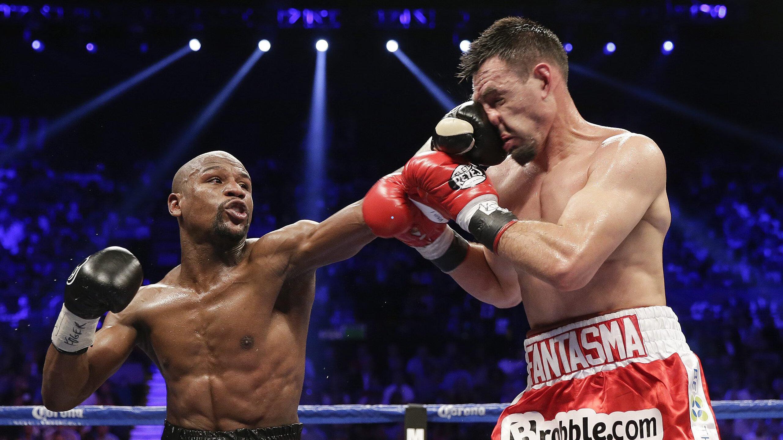 球场狂热瞬间，球迷突破防线拥抱梅西，巧避保安与马丁内斯击掌引全场沸腾